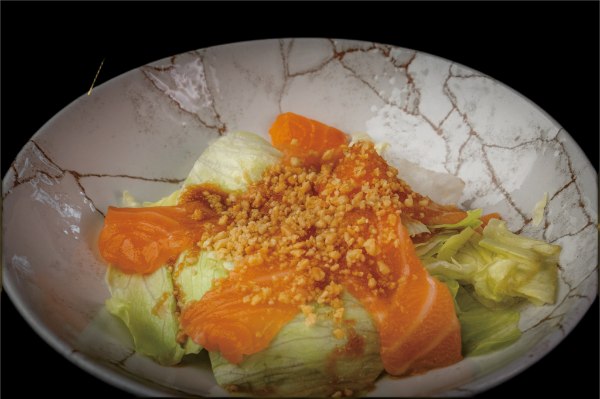 17. INSALATA CON SASHIMI SALMONE