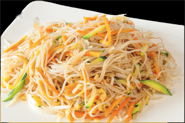 34. SPAGHETTI DI RISO SALTATI CON VERDURE MISTE