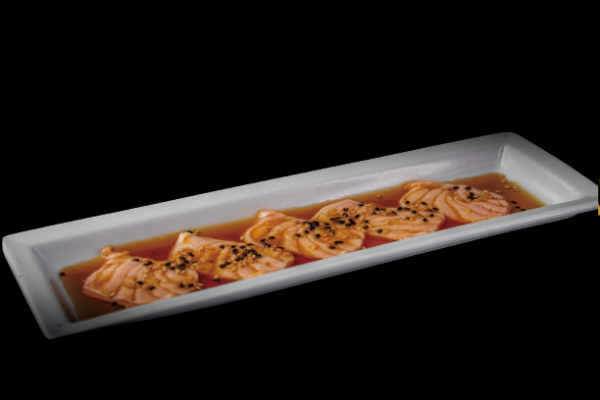312. SALMONE TATAKI