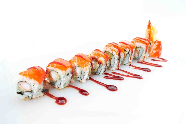 131. SALMONE E TEMPURA MAKI
