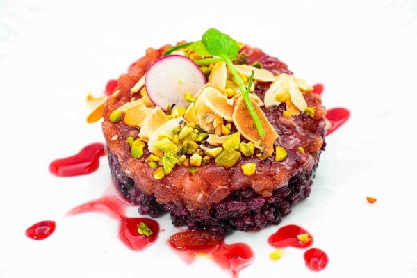 138A. TARTARE TONNO CON RISO NERO 