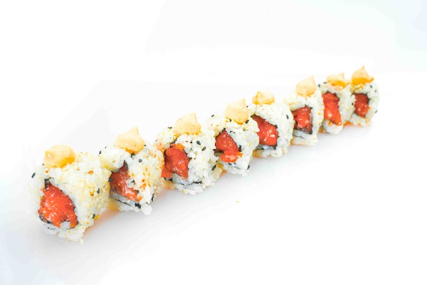 129. URAMAKI SPICY SALMON