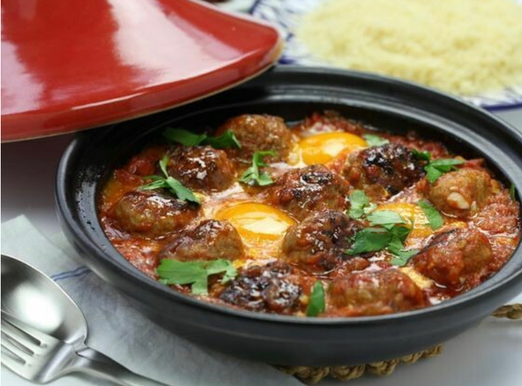 Tajine de kefta aux olives et œufs