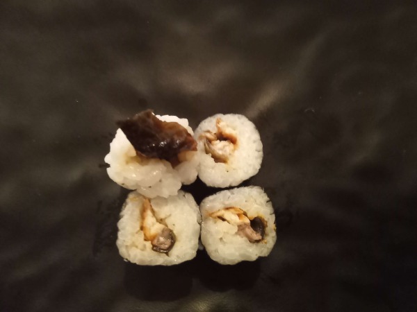 S7. Unagi Maki (M)