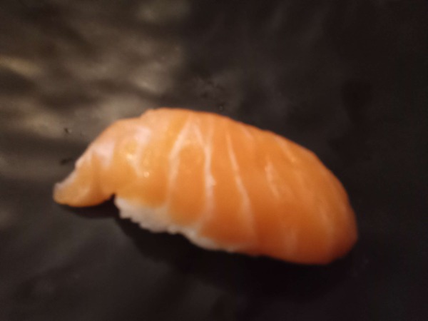 S32. Lachs Nigiri (D)