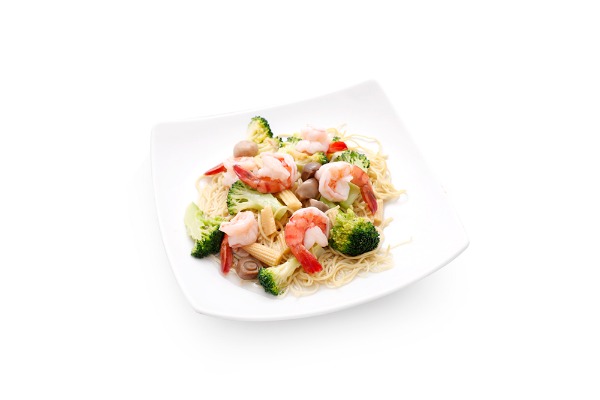 90 Nouilles ou pâtes de riz nappées aux crevettes et légumes