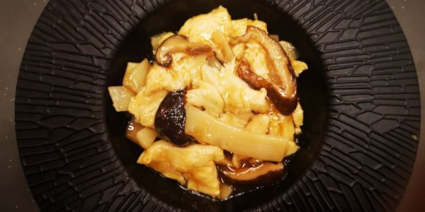 61. Pollo con bambu e fughi