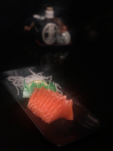 SA1. Sashimi saumon