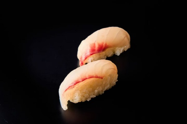 SU3. Sushi daurade