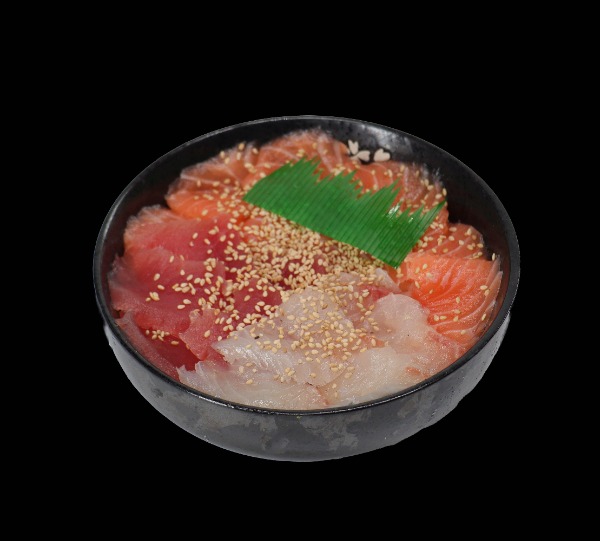 Plat 18. Chirashi assortiment, saumon thon daurade