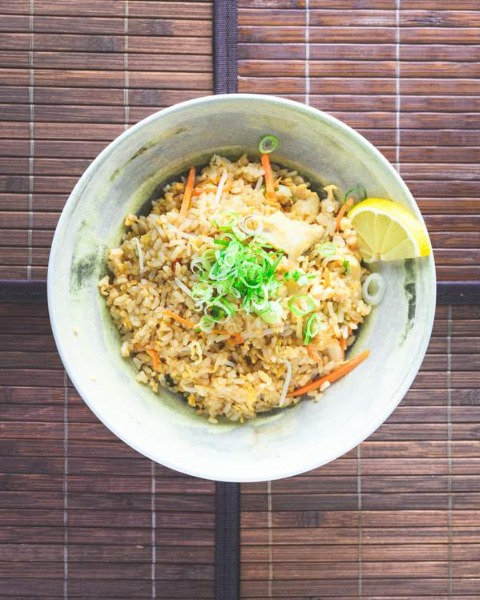 55-a. Yakimeshi con pollo