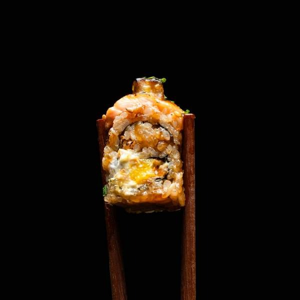 50. Uramaki Aburi Sake Fuagura