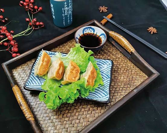 RP4. Raviolis grillés au poulet (4 pièces) 鸡肉饺子