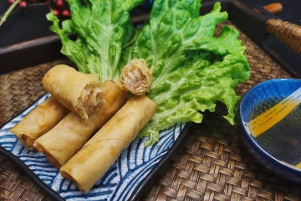 E2. Nêms aux crevettes(4 pièces)虾春卷