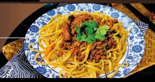 N12:Nouilles sautées au porc haché 炸酱面炒面