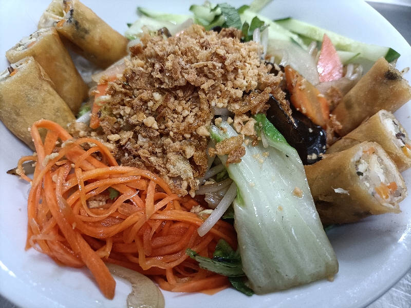 G4 Bobun (vermicelles au légumes avec nêms)