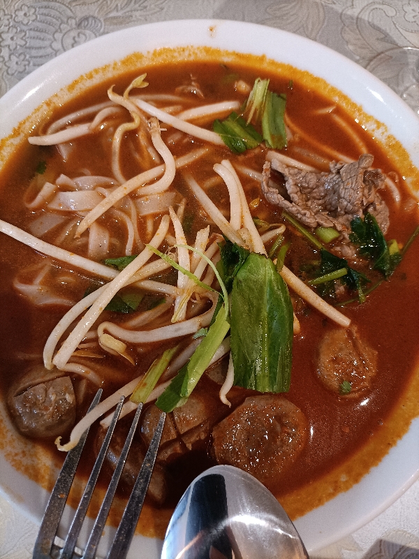 S4. Soupe Pho saté aux boulettes de boeuf et au boeuf