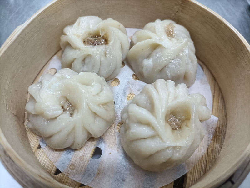 A8. Brioches chinoise au porc (4pcs)