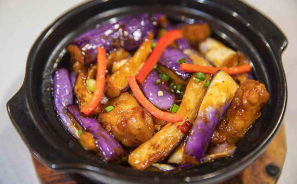 港式茄子斑斓煲/Pot de panga au aubergines chinoises