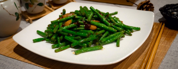 榄菜干煸豆角/Haricots sautés sec au proc haché