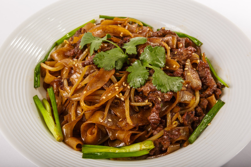 干炒牛河/Pates de riz sautées au boeuf avec sauce Soja