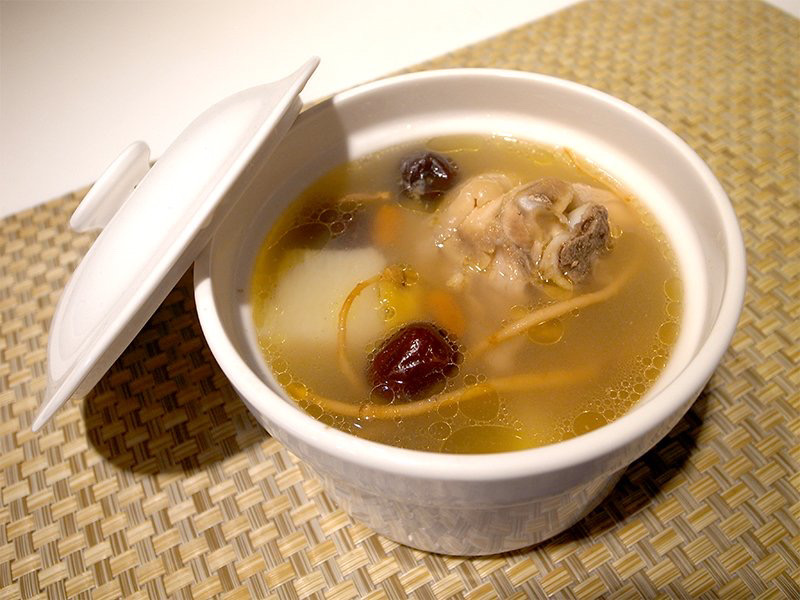 人参炖盅/Ragout de poulet au ginseng