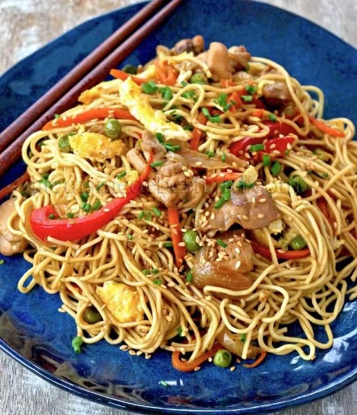 N1. Nouilles sautées au poulet