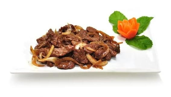F3. Boeuf sauté aux oignons