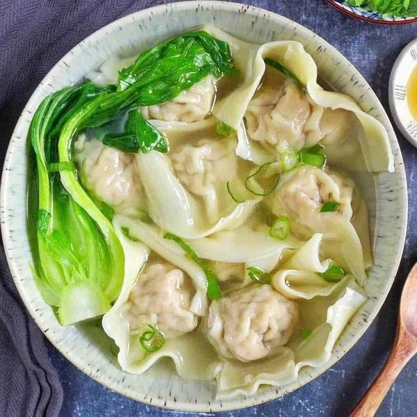 S4. Soupe de wontons au porc et aux crevettes fait maison