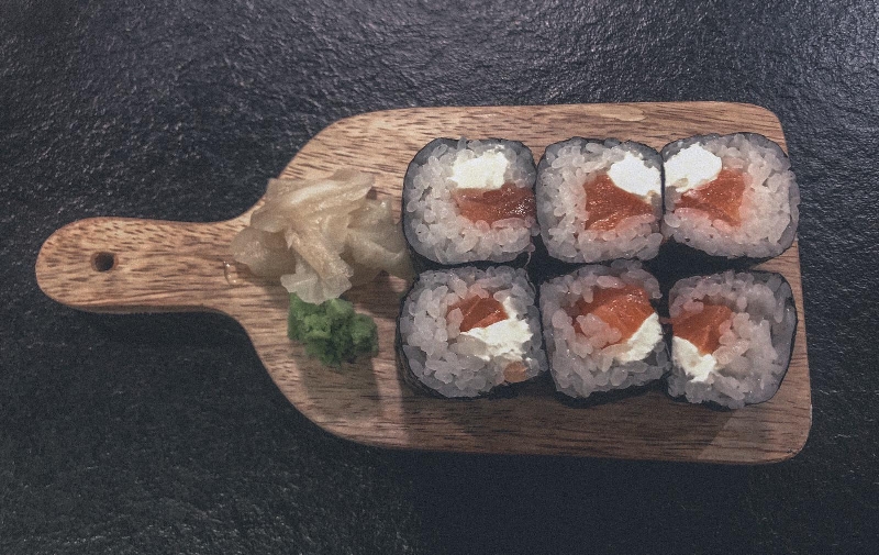 M10. Maki saumon cheese 6p