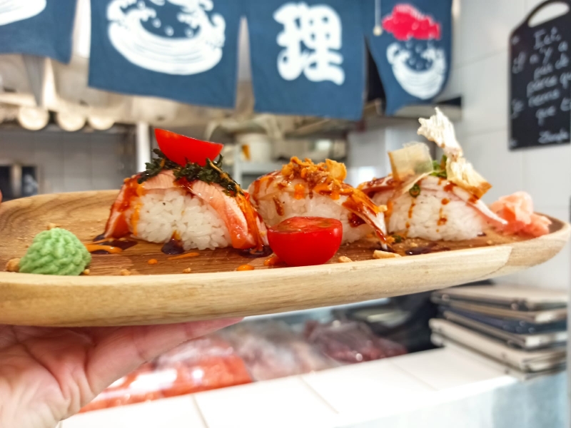 MS33. Sushi trio