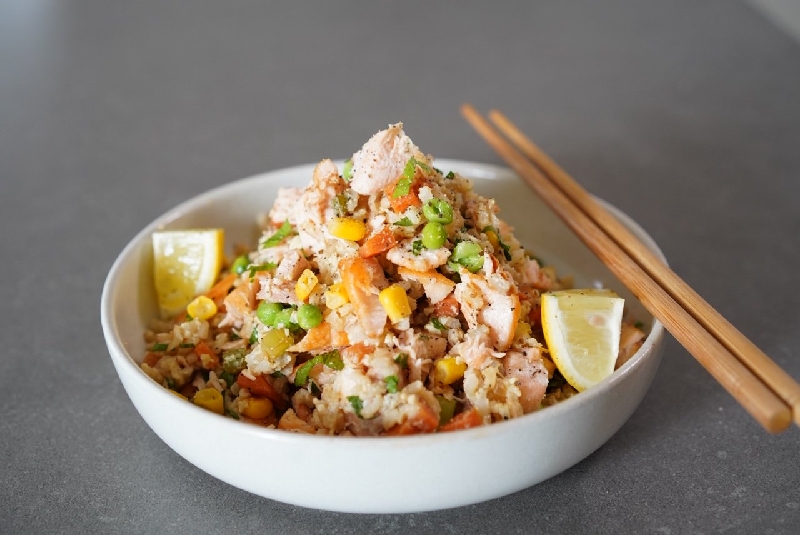 SP08. 三文鱼炒饭 Riz sauté au saumon