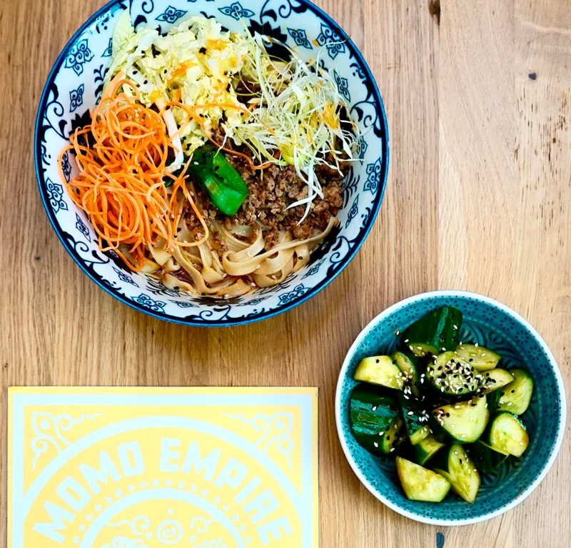 CHICKEN NOODLES + Gurkensalat