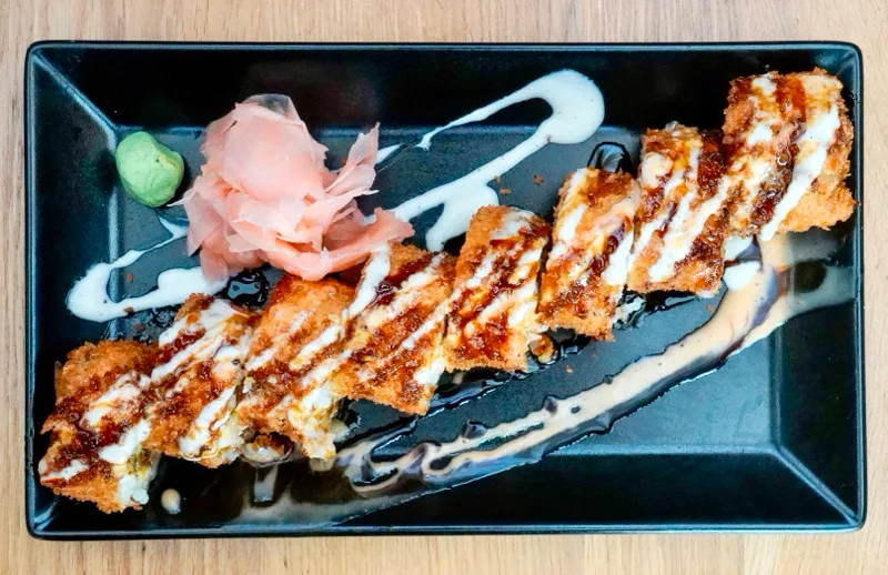 CRISPY SALMON ROLL