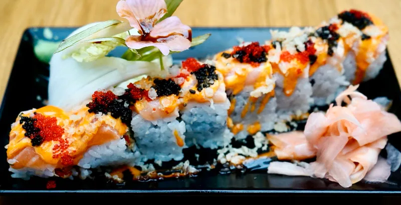 SALMON FIRE ROLL