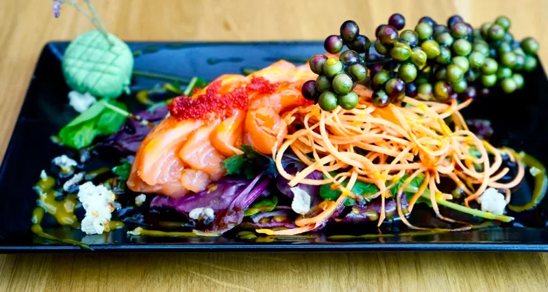 LACHS-SASHIMI