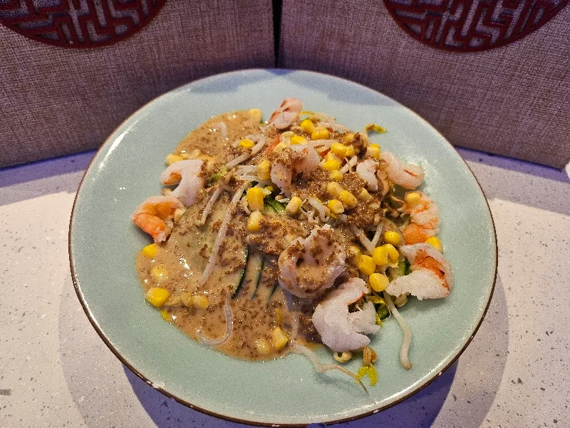 Salade de crevettes à la sauce cacahuète