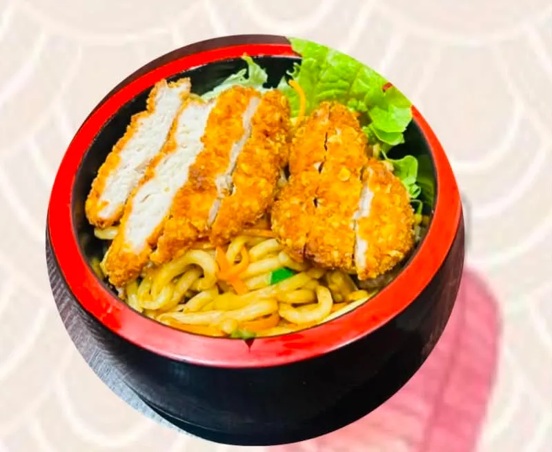 U04. yaki udon sautées au poulet pané 